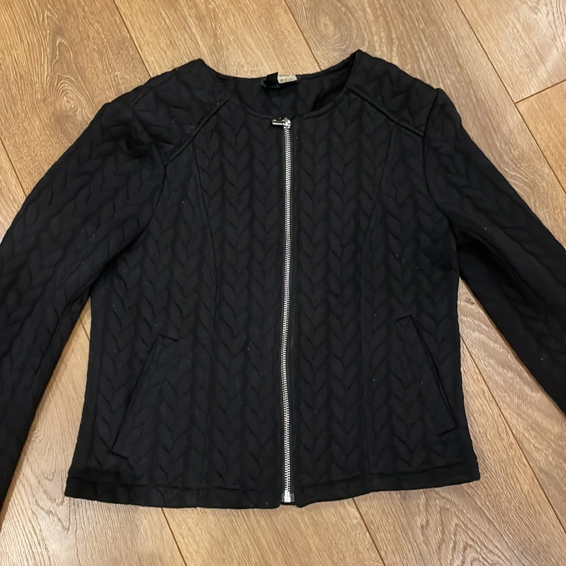 Svart quiltad jacka från H&M Divided