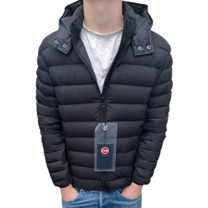 Colmar jacka  - Colmar jacka | helt ny med tags | modellen är ca 180 o väger ca 65 | storlek eu 50 | nypris 5000-6000 | bättre pris vid smidig affär | fraktar spårbart via PostNord på köparens bekostnad | hör av dig vid intresse!