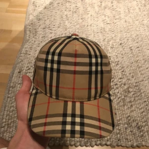 Burberry keps  - Säljer kepsen för att jag inte använder den längre 