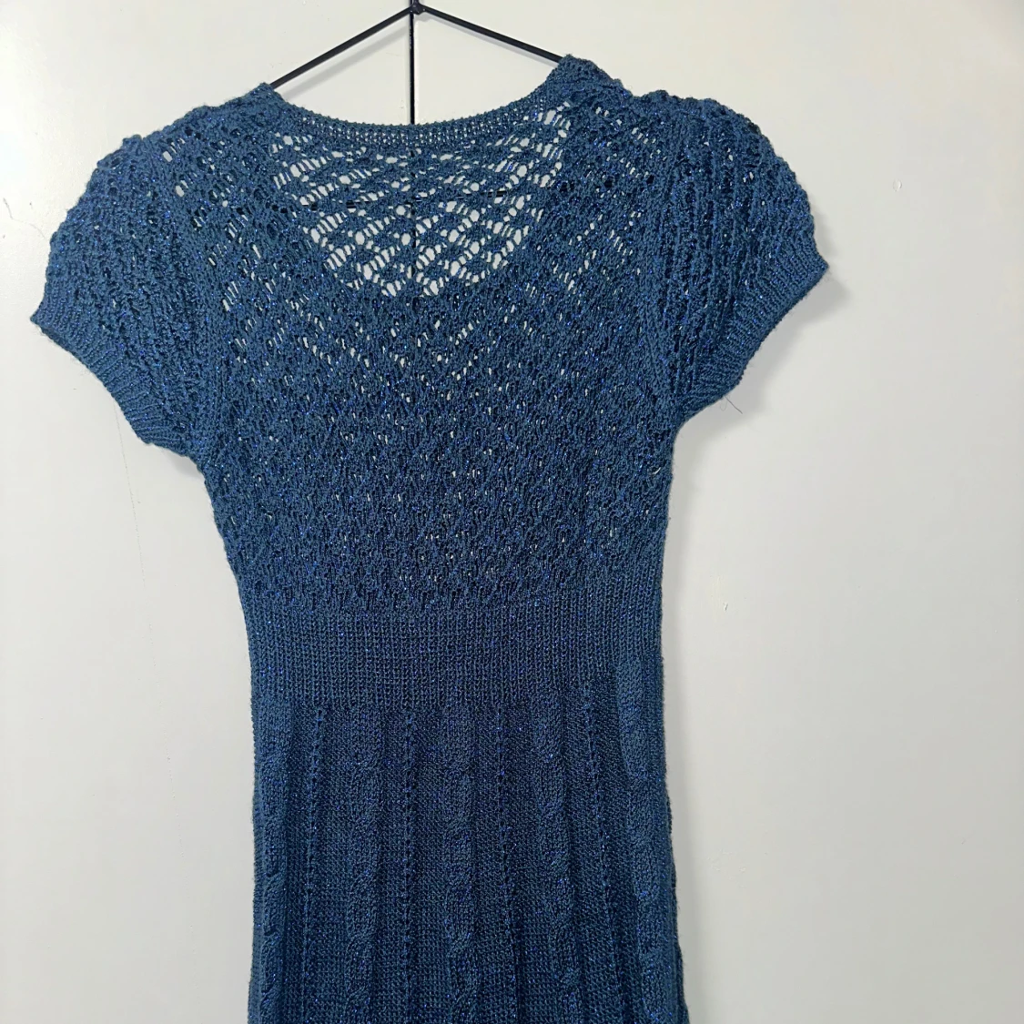 Blå stickad klänning - 92