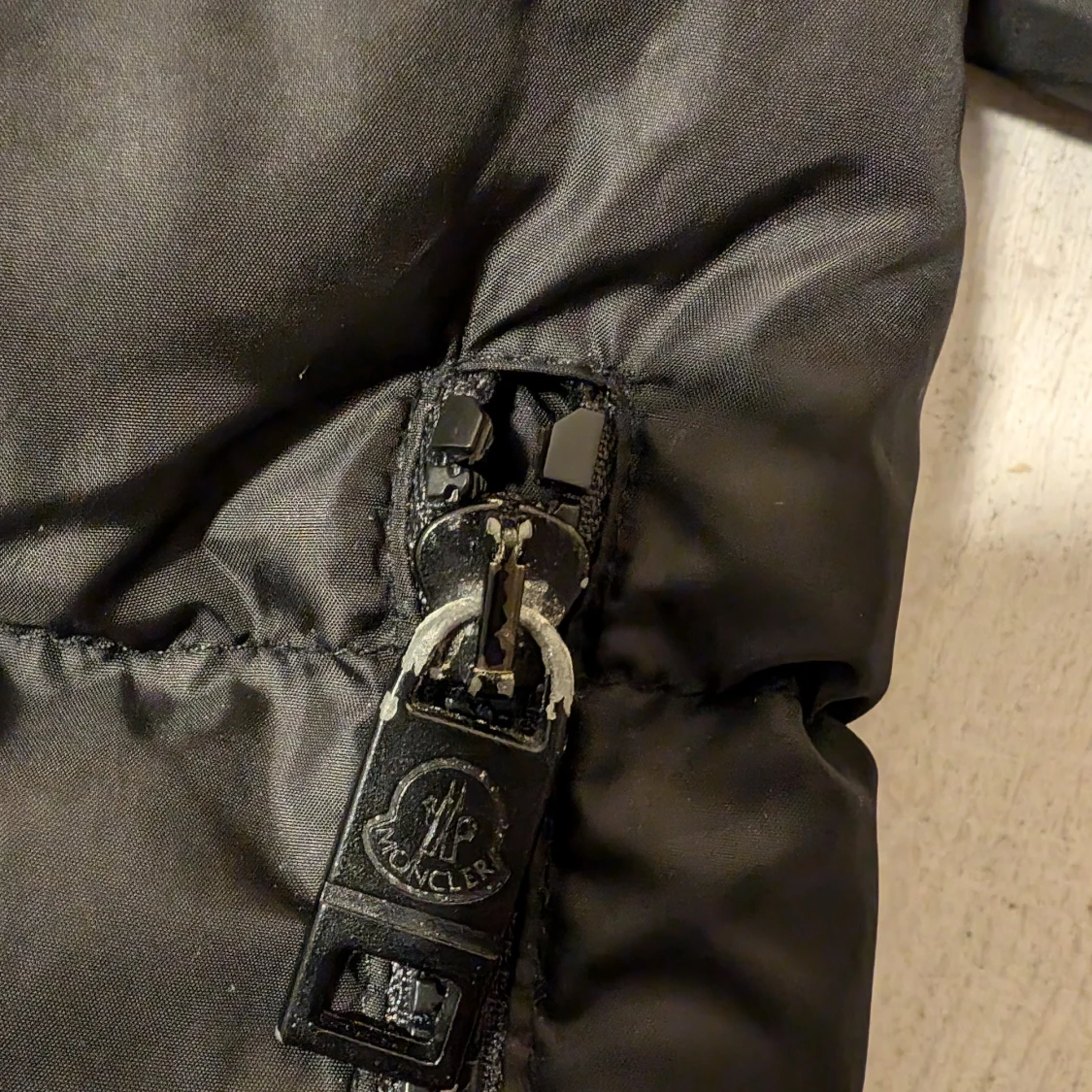 Svart dunjacka  - 92