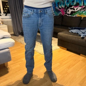 Blå jeansbyxor - Snygga herr jeans i slim modell, bra skick!