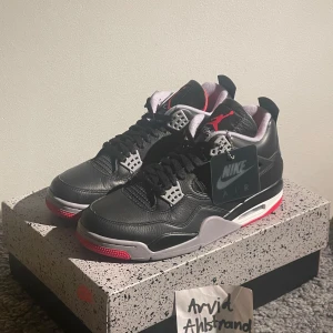 Nike Air Jordans 4 bred  - Säljer ett par dead stock (oanvända) jordan 4 bred reimagine 