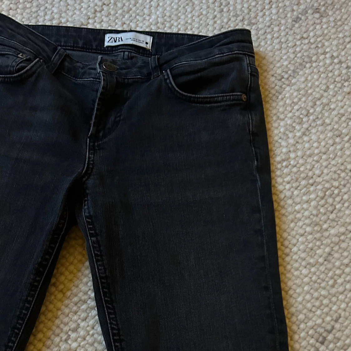 Svart/ grå  jeans från Zara - 2