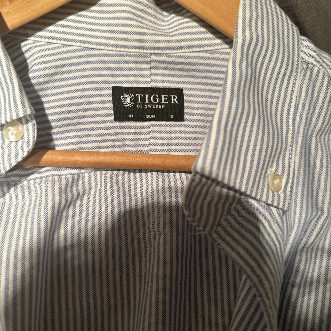 Randig skjorta från Tiger of Sweden - 2