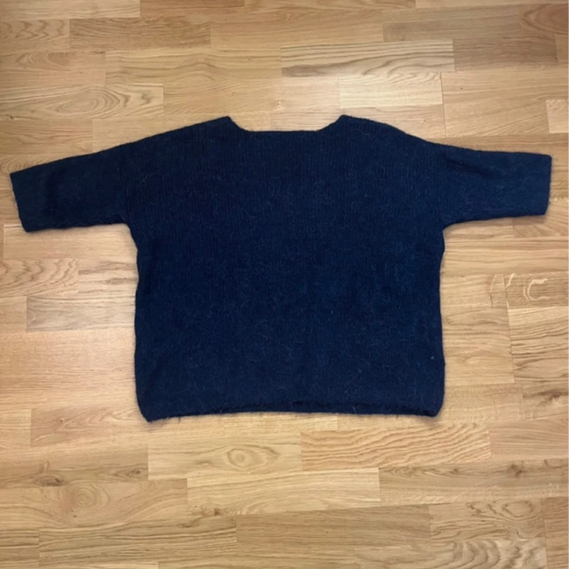 Mörkblå stickad tröja från Soaked in luxury  - 1