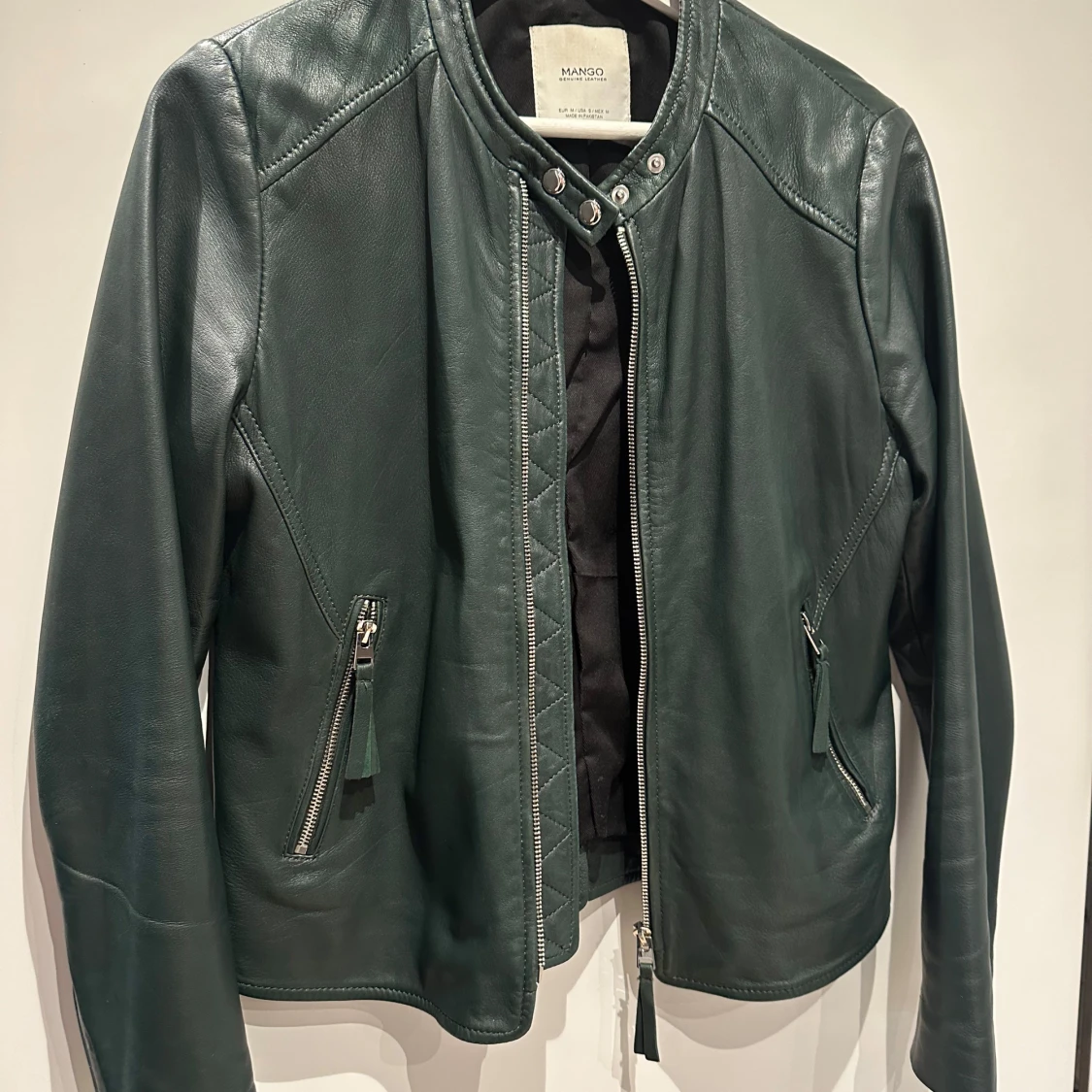 Grön skinnjacka från Mango - 1