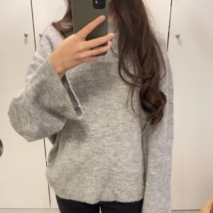 Stickad tröja - Supermysig oversize tröja från Gina. Nypris 399 kr💖