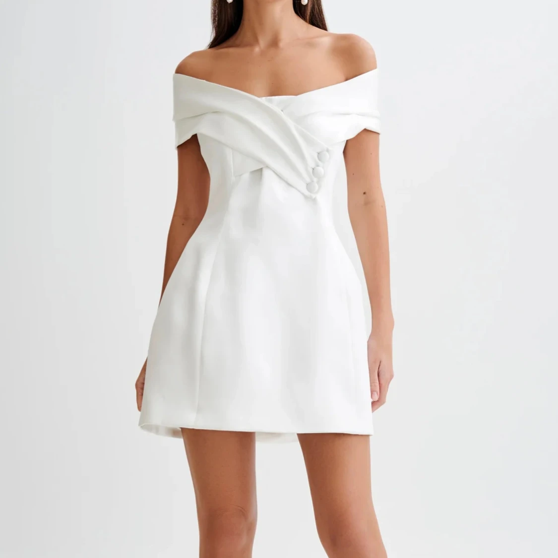 Vit offshoulder klänning från meshki/ studentklänning - 3