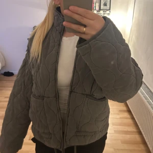 zara jacka - säljer denna populära zara jackan som är så sjukt snygg! men tycker inte den passar på mig.