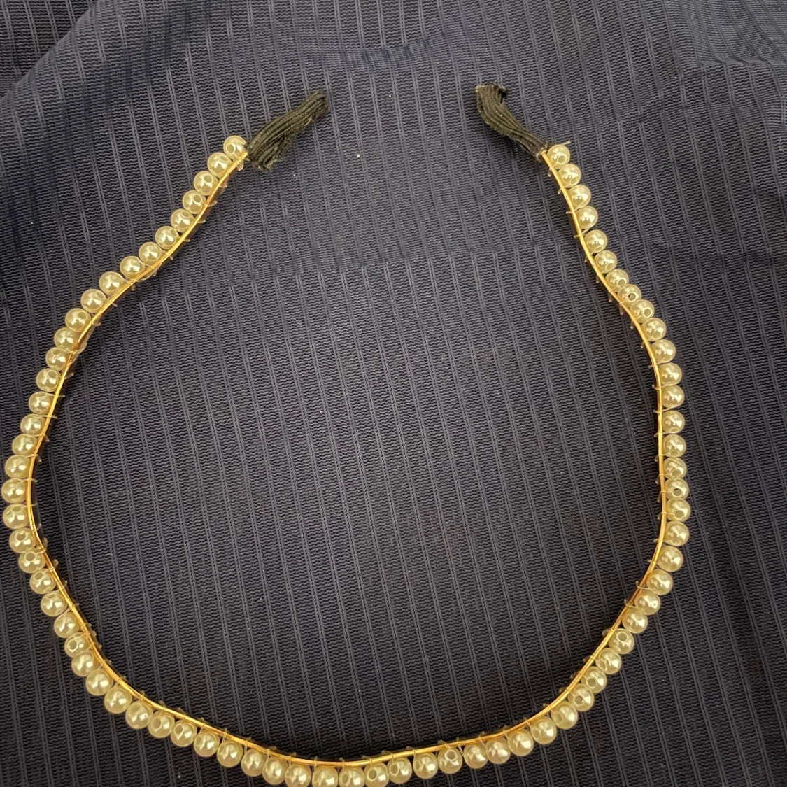 Pannband med pärlor - 1