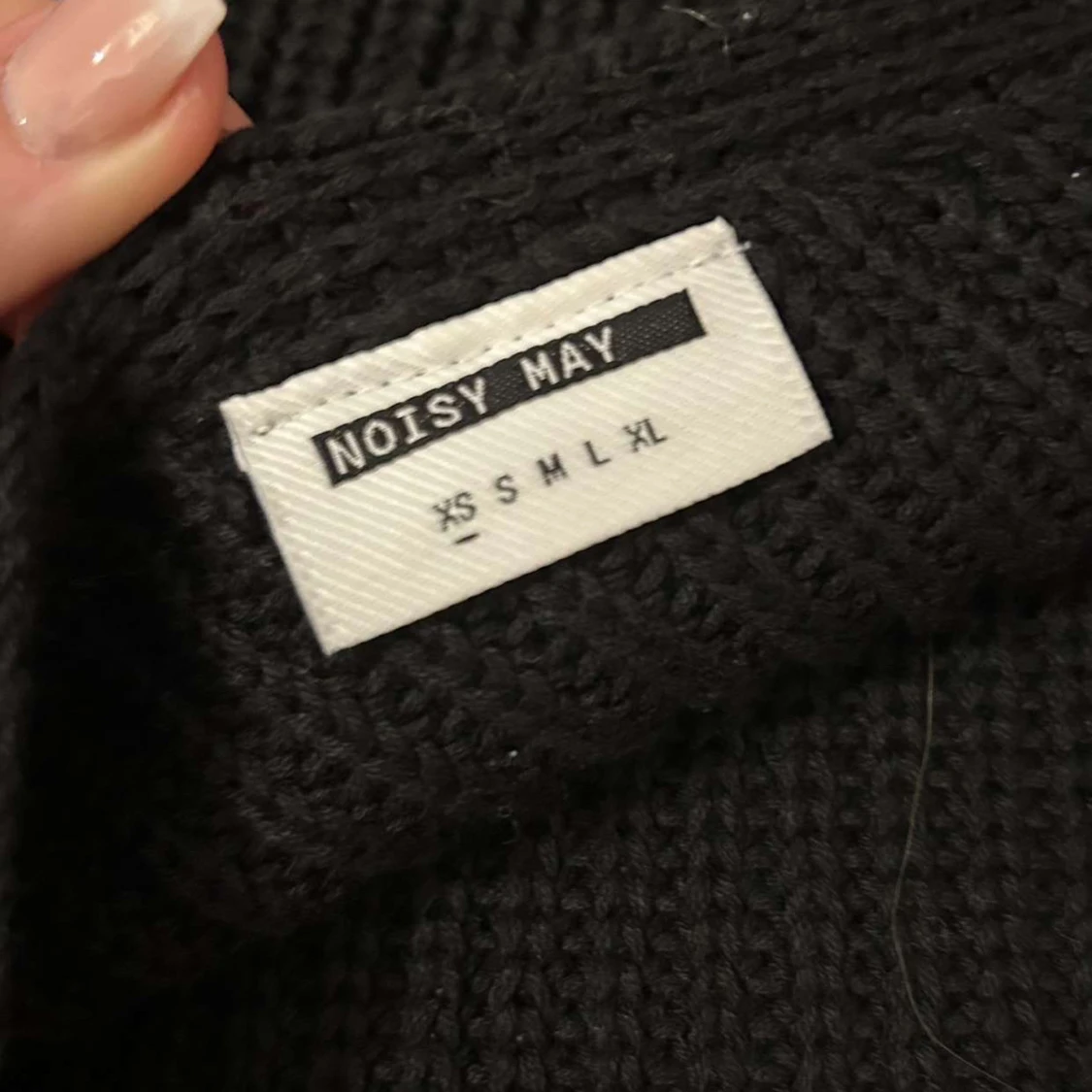 Svart stickad med en arm - 2