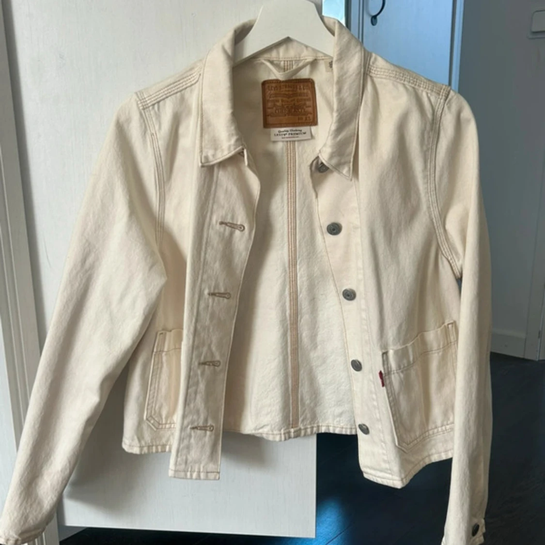 Beige jeansjacka från Levi's