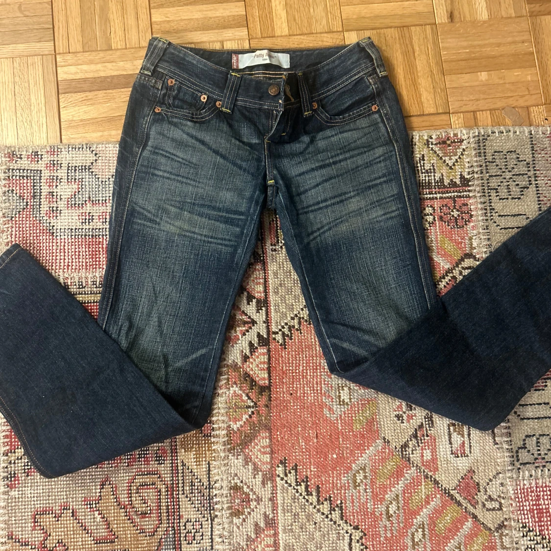 Mörkblå jeans från Levi's