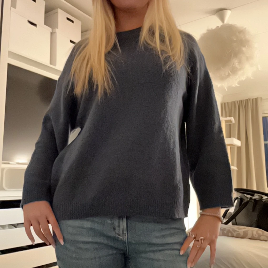 Mörkblå stickad tröja