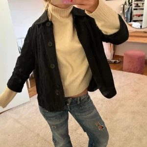 trekvartsärmad vår jacka  - säljer en jättefin jacka som är perfekt till våren!! skriv om intresse eller frågor 💗