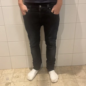 Nudie jeans  - Tja säljer dessa feta par nudie jeans, nypris 1500kr men säljer som bara för 449kr, inga defekter. Skicka ett pm om du har några funderingar 