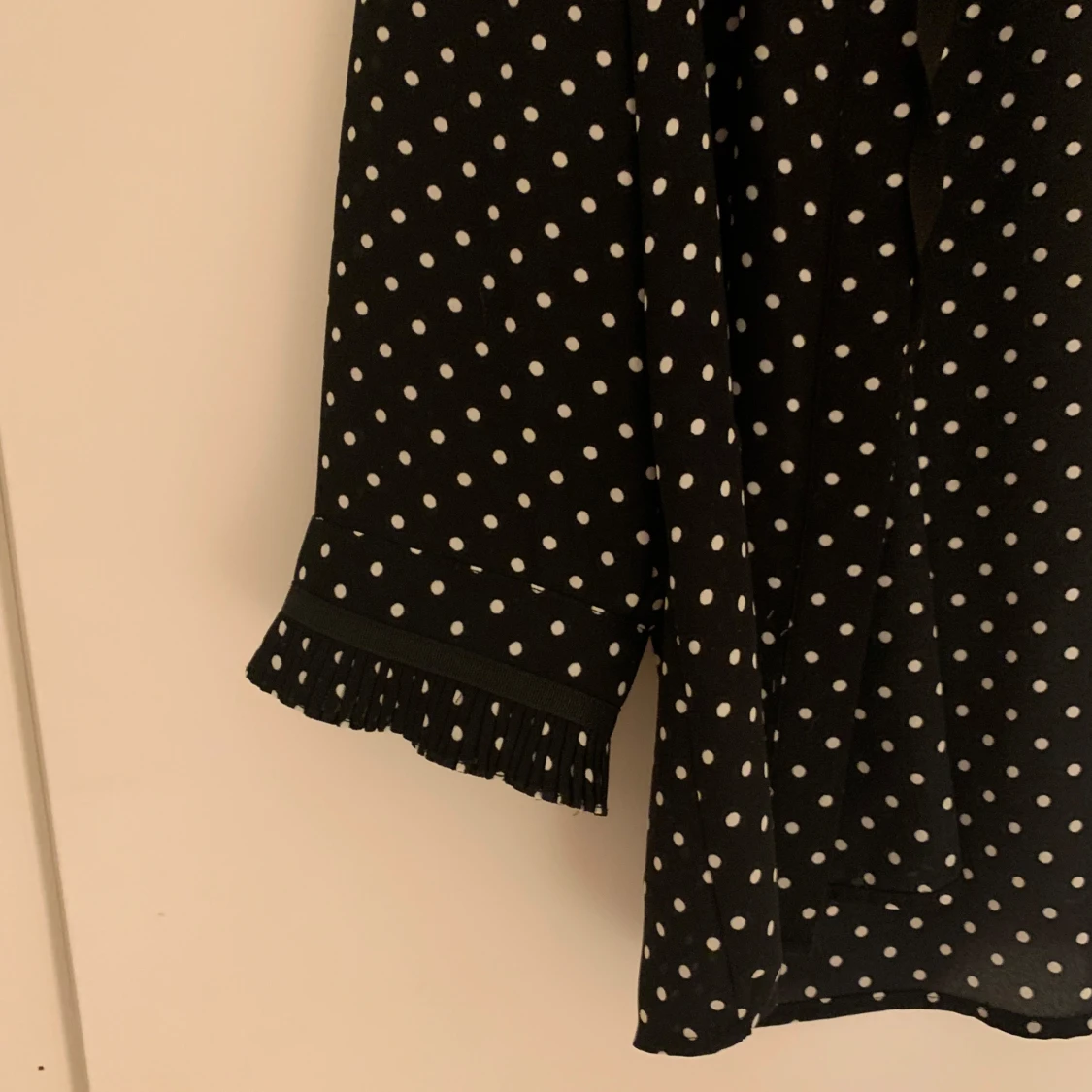 Svart prickig blus från Zara Basic - 1