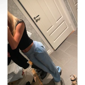 Ljusblå juicy couture - Snygga ljusblå byxor från juicy couture i storlek s!