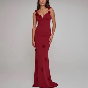 Röd balklänning  - Jätte snygg balklänning som är från Nelly nypris 1399, endast använda en gång och ser helt ny ut💓💓