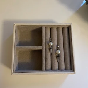 Indra Earrings  - 49kr per par, gjorda i rostfritt stål vilket innebär att de inte färgar av sig eller tappar färg💞 Beställ via Plick eller Ebnorth.quickbutik.se🤗