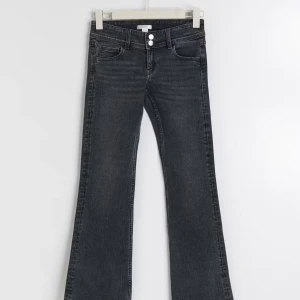 Gina tricot jeans - Svarta Gina tricot jeans som tyvärr har blivit för små för mig💗 Jätte snygga och jag har använt de mycket, men de är fortfarande i fint skick och inget tecken på användning 💗💗 hör bara av dig för mina egna bilder💗💗