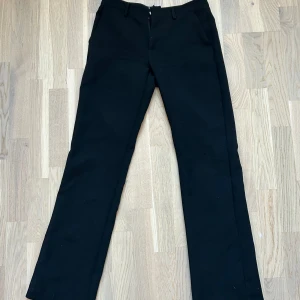 Kostymbyxor  - Jättefina kostym byxor i medelhög midja som aldrig kommit till användning!❤️