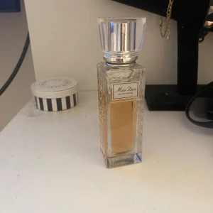 dior parfym - dior parfym inte mycket använd roll on parfym orginal pris 800
