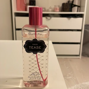 victoria secret parfym - säljer min parfym från victoria secret då jag inte använder den. den luktar jätte gott. den är använd men det är mycket kvar. den finns inte att köpa. pris kan diskuteras💕