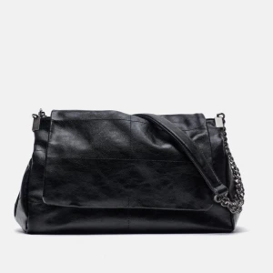 Axelväska från zara - Rymlig och praktisk💕💕