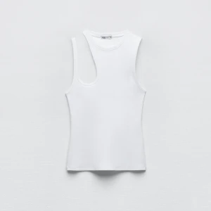 Topp med cutout från Zara - Endast använd ett fåtal tillfällen så bra skick!