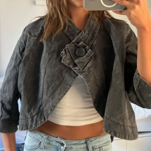 Trekvartsärmad jacka - strl 40, passar xs/s, toppskick