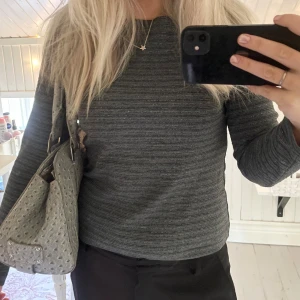Långärmad randig tröja - Så snygg!! Skriv vid funderingar💓🙏