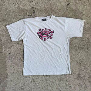 ADWYSD - always do what you should do tröja med rosa @ logga. köpt på ettresex för typ två år sen inga konstigheter storlek M