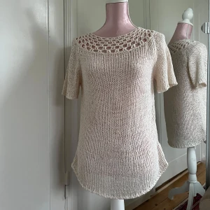 Sticka tröja - Stickad tröja med fin detalj🤍