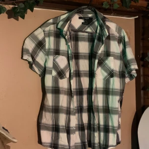 Y2k skjorta - Cool thriftad skjorta