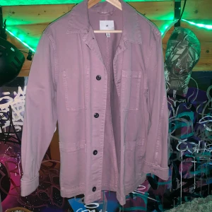 Rosa denim jacka - Cute rosa jeans jacka som jag aldrig använder:)