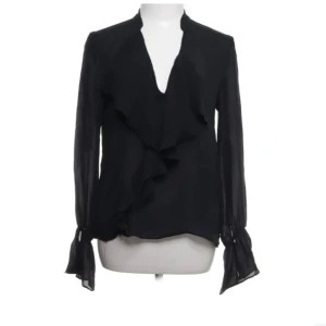 Zara blus  - En fin Zara blus I storlek s! Använd ett par gånger men ser ut som nyskick!🌸 dm för frågor 