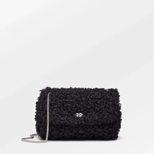 Svart Becksöndergaard  - Jättefin slutsåld Becksöndergaard väska❣️ Väskan är i nyskick och kedjan går att justera, bara att skriva ifall fler bilder behövs!❤️