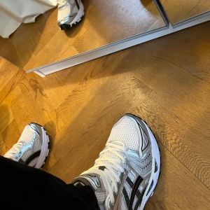 Asics gel kayano 14 - Fick dessa feta skor i present men tyvär passade de inte mig, därför säljer jag för ett rimligt pris, priset går att diskuteras vid snabb affär