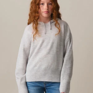 stickad hoodie fr young gina🪽 - använd typ 1-2 skriv om ni vill ha mer bilder🤍 -Nypris 250 kr -