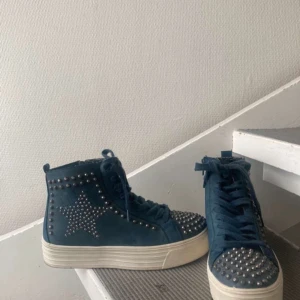 Sneakers  - Säljer dessa fina skor från primadonna i storlek 39 aldrig använda!🥰