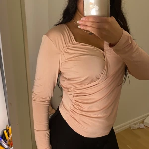 Ljus rosa tröja - Jätte vacker rosa tröja som är oanvänd i storlek M som går även för S 