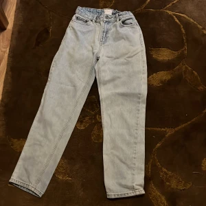 Grunt Jeans - Hej jag säljer ett par grunt jeans! Har använt dom 5-6 ggr men dom börjar bli lite för små. Skick 10/10 priset kan diskuteras😊 Nypris: 600kr, mitt pris:320kr