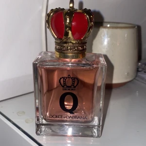 Docle & gabbana parfym queen - Inprincip helt ny endast testad parfym ifrån dolce & gabbana. 50ml, nypris 1300kr