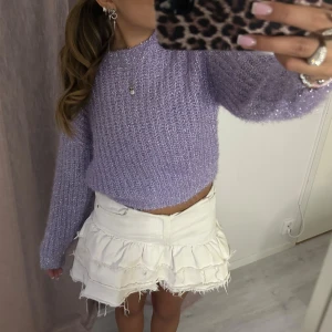 glittrig stickad tröja - en lila glittrig stickad tröja i storlek S