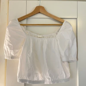 Blus - Aldrig använd, blus från H&M utan några defekter. 