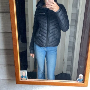 Peak performance  - Säljer min peak performance jacka storlek S Använd skcick men inga större skador! 