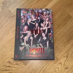 Twice album, K-pop, mycket bra stick, många photo cards