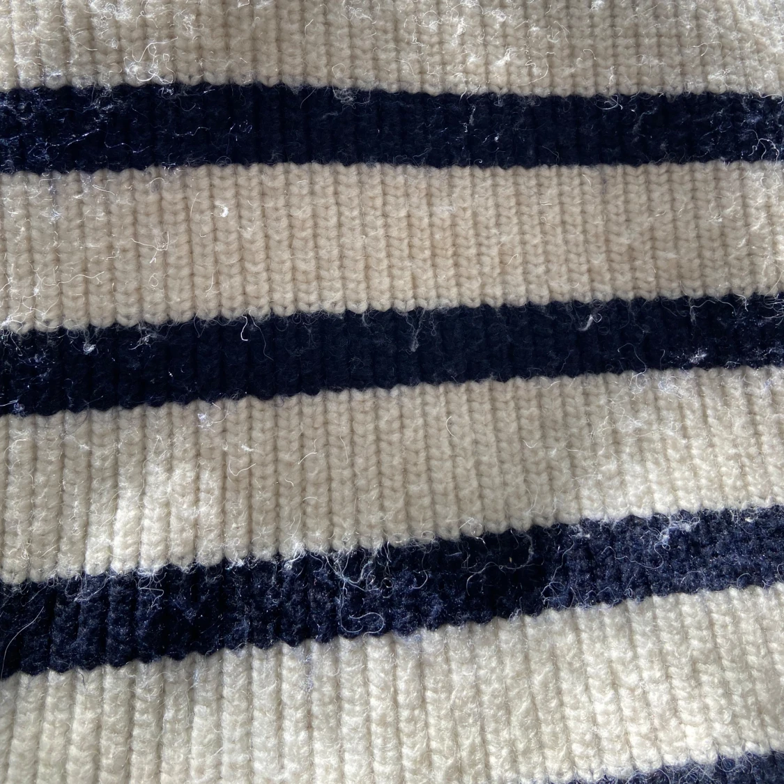 Ribbstickad tröja  - 3